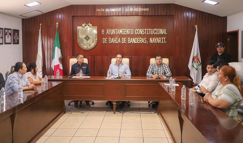 Héctor Santana firma convenio de colaboración con el INEA 2 Héctor Santana firma convenio de colaboración con el INEA.