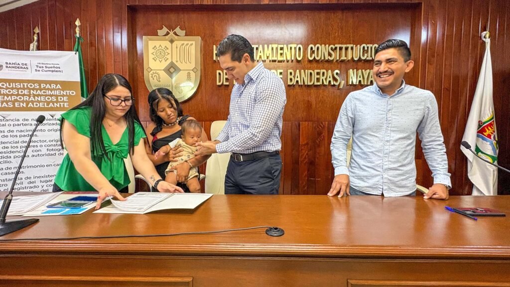 Héctor Santana garantiza identidad legal a quienes más lo necesitan 5 Héctor Santana garantiza identidad legal a quienes más lo necesitan.