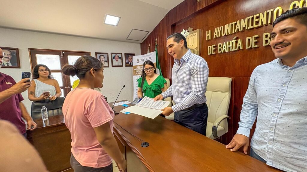 Héctor Santana garantiza identidad legal a quienes más lo necesitan 4 Héctor Santana garantiza identidad legal a quienes más lo necesitan.
