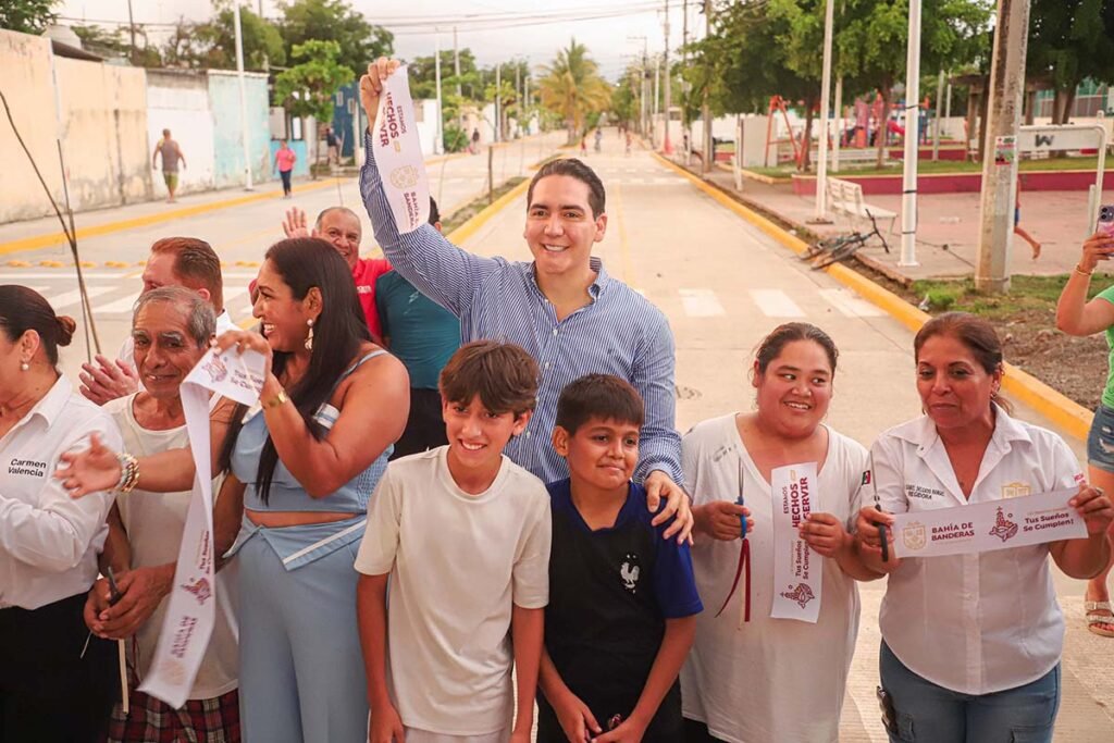 Héctor Santana inaugura Calle Reforma en San Vicente del Mar 1 Héctor Santana inaugura Calle Reforma en San Vicente del Mar.