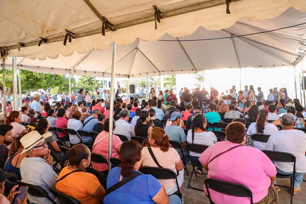 Héctor Santana realiza Audiencia Ciudadana 38 en Jardines del Sol.