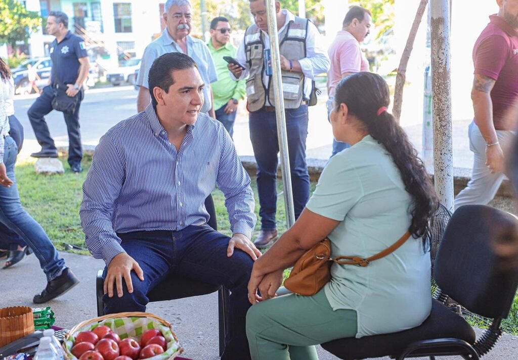 Héctor Santana realiza Audiencia Ciudadana 38 en Jardines del Sol.