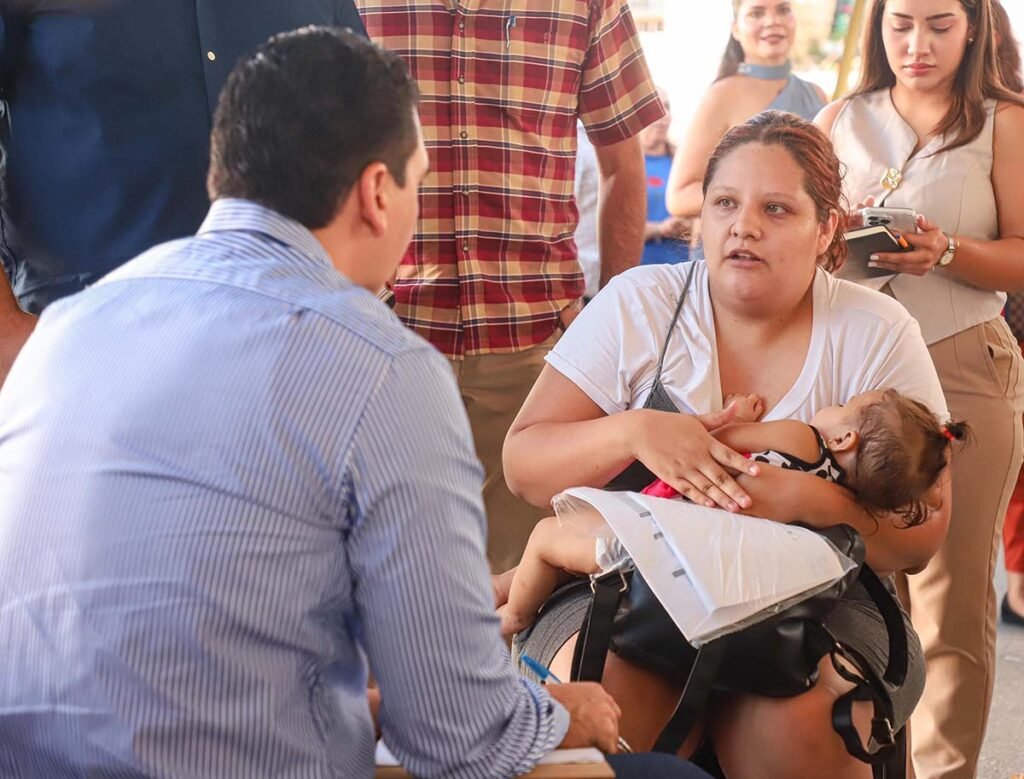 Héctor Santana realiza Audiencia Ciudadana 38 en Jardines del Sol.