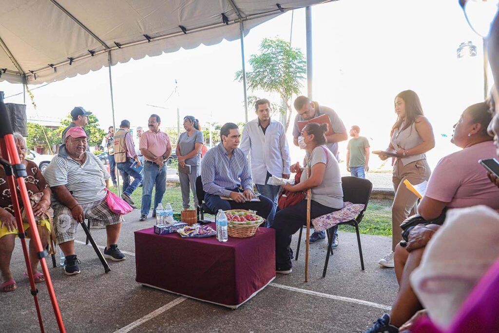Héctor Santana realiza Audiencia Ciudadana 38 en Jardines del Sol.