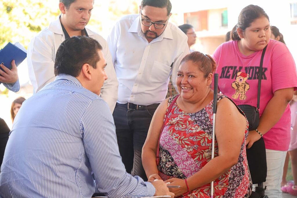 Héctor Santana realiza Audiencia Ciudadana 38 en Jardines del Sol.