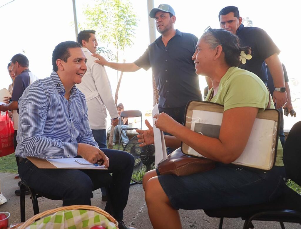 Héctor Santana realiza Audiencia Ciudadana 38 en Jardines del Sol.