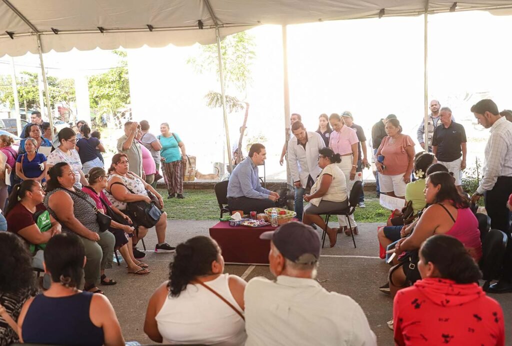 Héctor Santana realiza Audiencia Ciudadana 38 en Jardines del Sol.