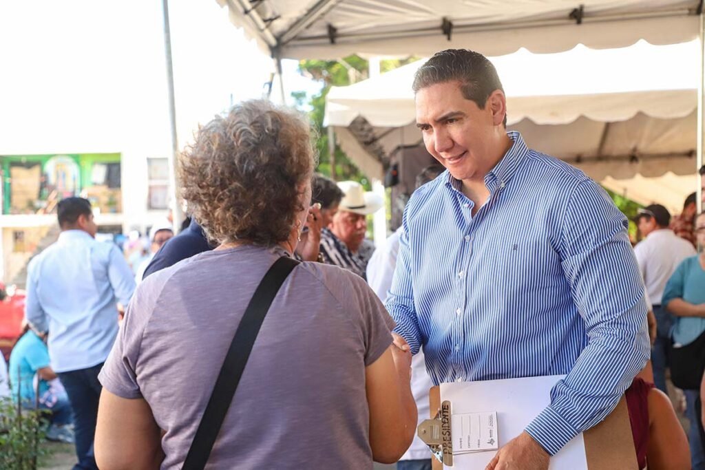 Héctor Santana realiza Audiencia Ciudadana 38 en Jardines del Sol.