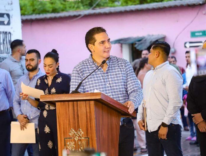 Héctor Santana rinde cuentas desde Valle de Banderas.