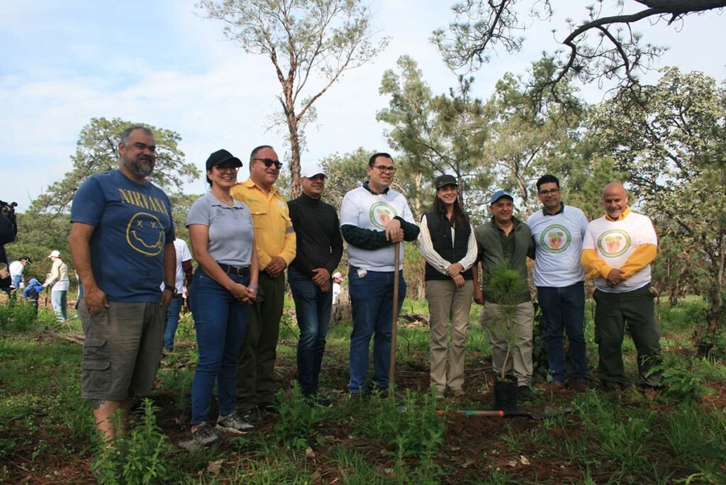 Agroindustria tequilera reforesta el Bosque La Primavera.
