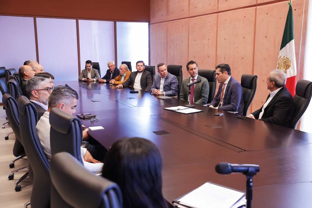 Gobierno de Jalisco y CRT firman convenio para impulsar y proteger el Tequila a nivel internacional.