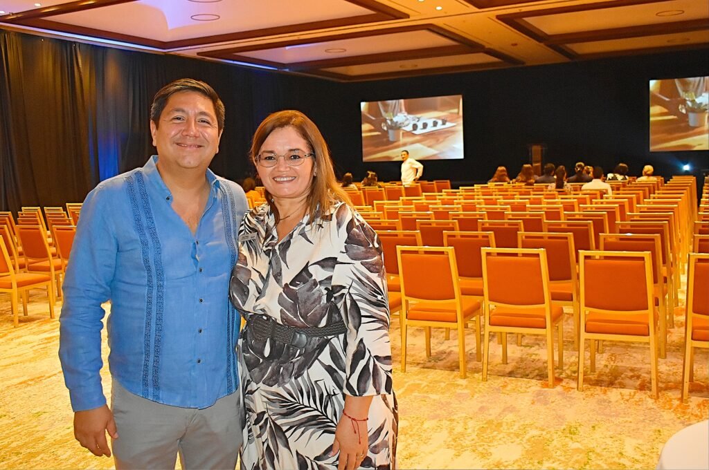 Distinguidos invitados del sector turístico.