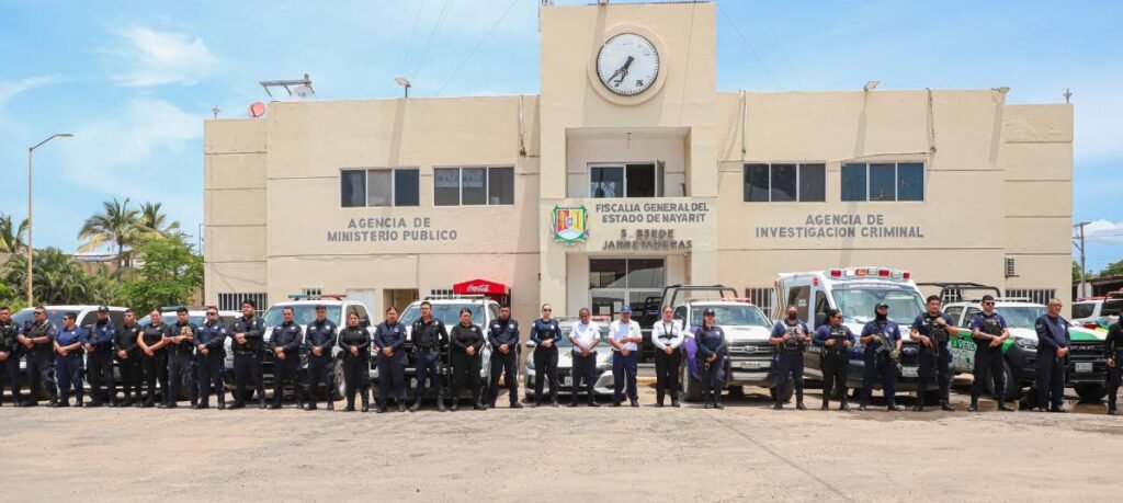 Corporaciones de seguridad durante el arranque del operativo vacacional de verano 2025.