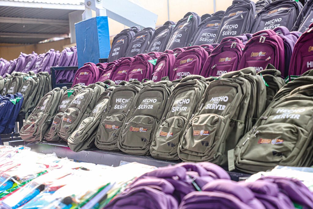 Bahía de Banderas entrega mochilas y útiles escolares a mil estudiantes 4 Bahía de Banderas entrega mochilas y útiles escolares a mil estudiantes.