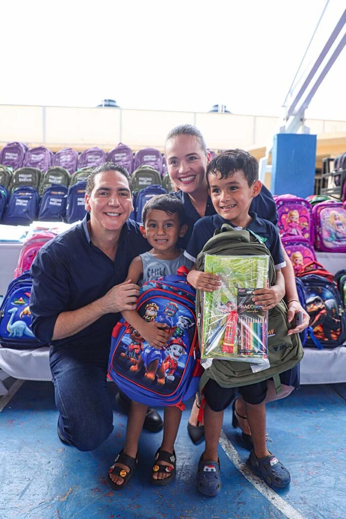 Bahía de Banderas entrega mochilas y útiles escolares a mil estudiantes 2 Bahia de Banderas entrega mochilas y utiles escolares a mil estudiantes 03