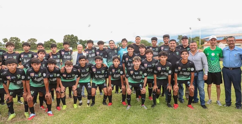 Bahía de Banderas impulsa el fútbol con convenio con Club Vads 1 Bahía de Banderas impulsa el fútbol con convenio con Club Vads.