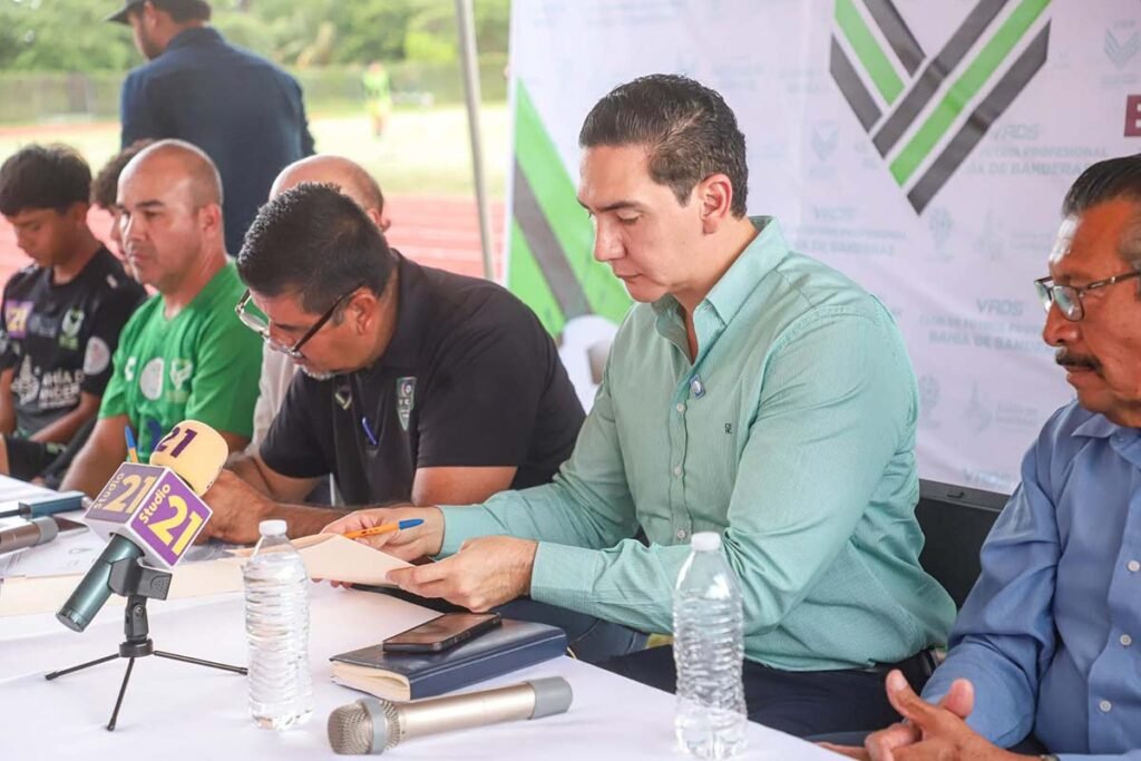 Bahía de Banderas impulsa el fútbol con convenio con Club Vads 2 Bahía de Banderas impulsa el fútbol con convenio con Club Vads.