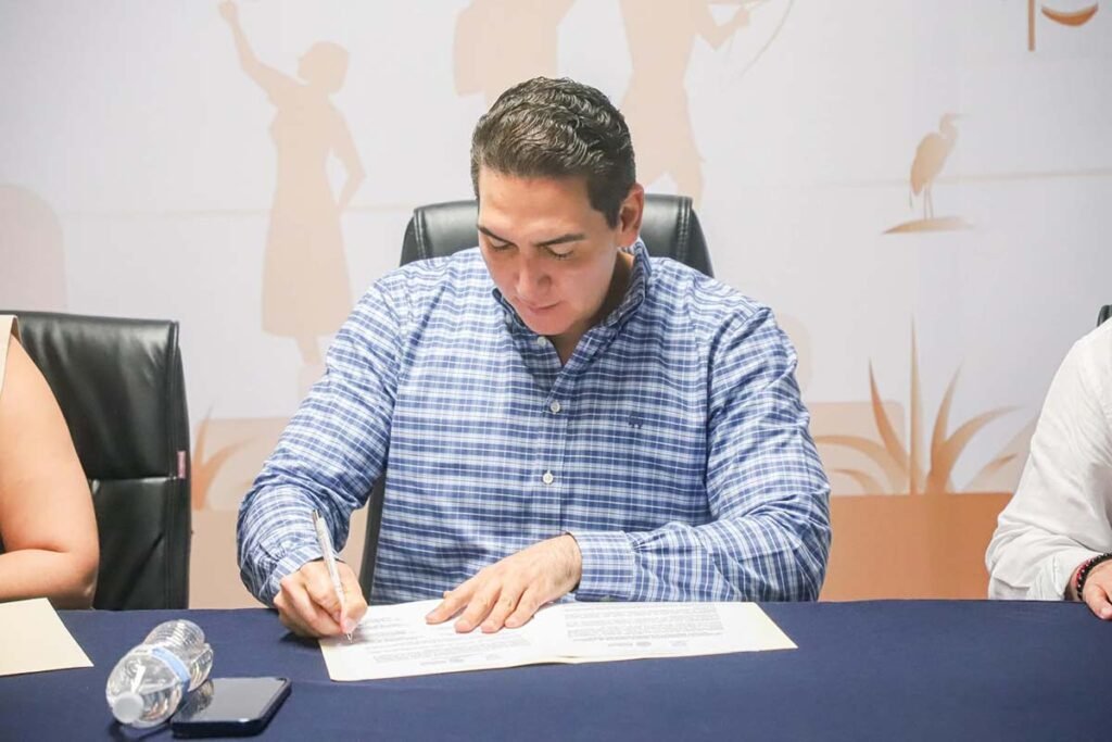 Bahía de Banderas y Fresnillo sellan hermanamiento para desarrollo turístico.