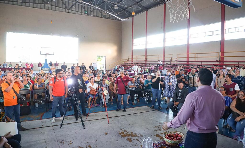 Héctor Santana encabeza Audiencia Ciudadana en San José del Valle.