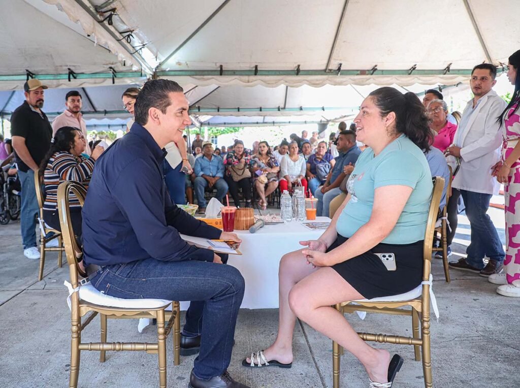 Héctor Santana impulsa atención ciudadana en San Juan de Abajo.