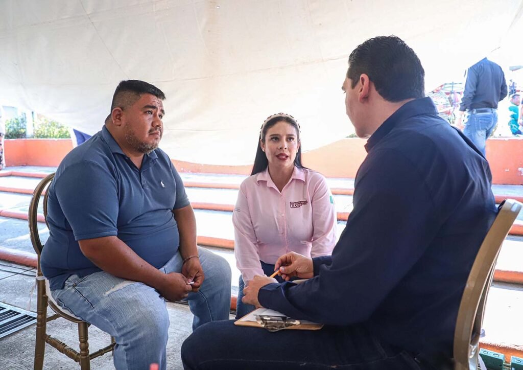 Héctor Santana impulsa atención ciudadana en San Juan de Abajo.