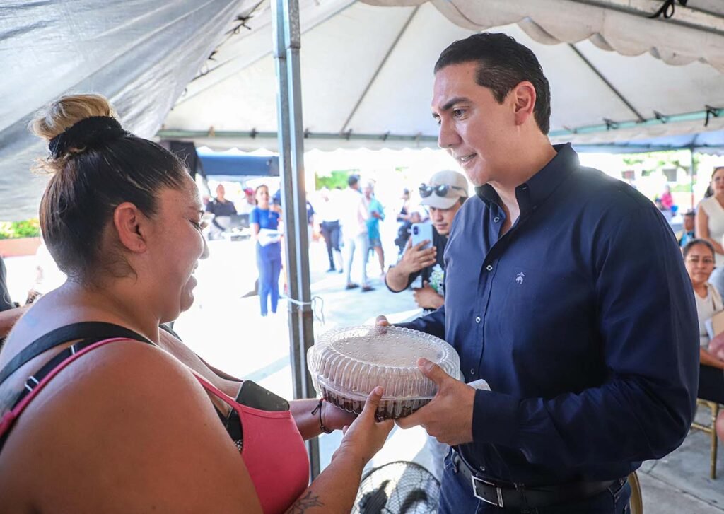 Héctor Santana impulsa atención ciudadana en San Juan de Abajo.