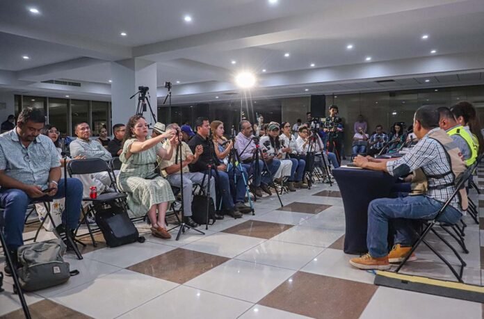 Héctor Santana expone logros en obra pública, apoyos sociales y desarrollo económico para transformar Bahía de Banderas con transparencia y resultados.