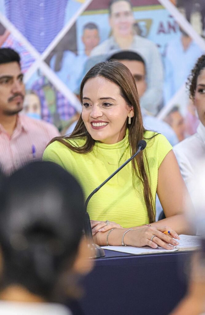 Héctor Santana expone logros en obra pública, apoyos sociales y desarrollo económico para transformar Bahía de Banderas con transparencia y resultados.