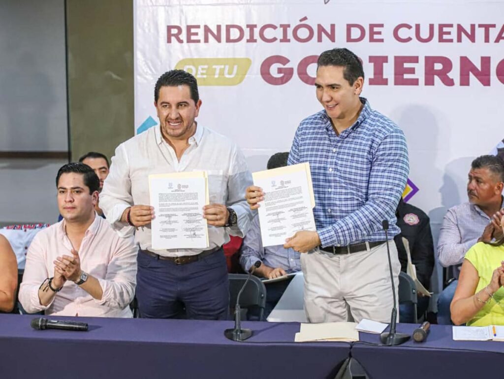 Héctor Santana expone logros en obra pública, apoyos sociales y desarrollo económico para transformar Bahía de Banderas con transparencia y resultados.