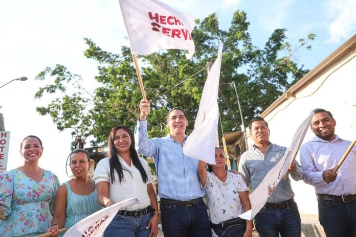 Héctor Santana inicia pavimentación en Mezcales con inversión millonaria.
