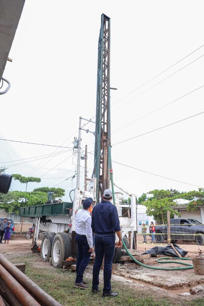 Héctor Santana inicia pozo profundo para agua potable en San Clemente.