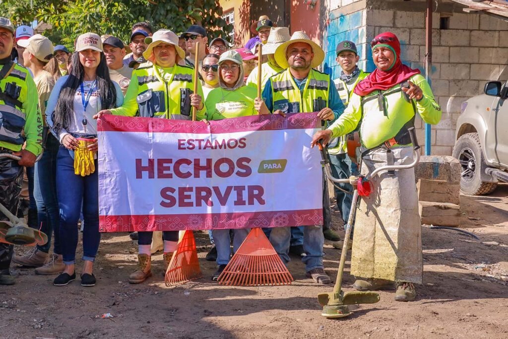 Héctor Santana lidera jornada de Limpiatón en Mezcales 13 Héctor Santana lidera jornada de Limpiatón en Mezcales.