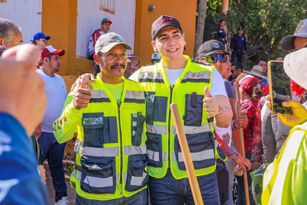 Héctor Santana lidera jornada de Limpiatón en Mezcales 14 Héctor Santana lidera jornada de Limpiatón en Mezcales.