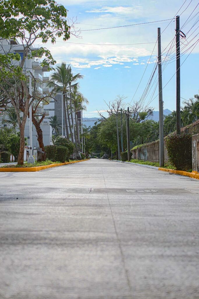 Rehabilitación Avenida Playa Los Picos moderniza Bucerías con inversión histórica.