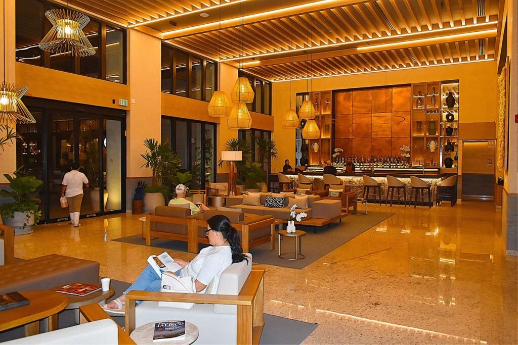 Hotel ÚNICO Riviera Nayarit se estrena con gran evento y apuesta por la alta hospitalidad 6 Área de recepción del hotel Único Riviera Nayarit 20° 105°.
