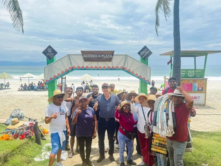 Héctor Santana cumple: libera el acceso público a la playa Destiladeras en Punta de Mita