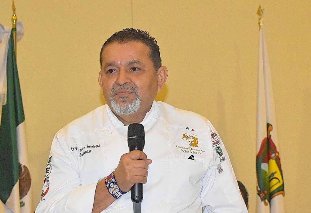 Chef Jerry Sandoval: celebra 40 años en la cocina con El Timón “Antojería del Mar” 3 chef jerry sandoval 1