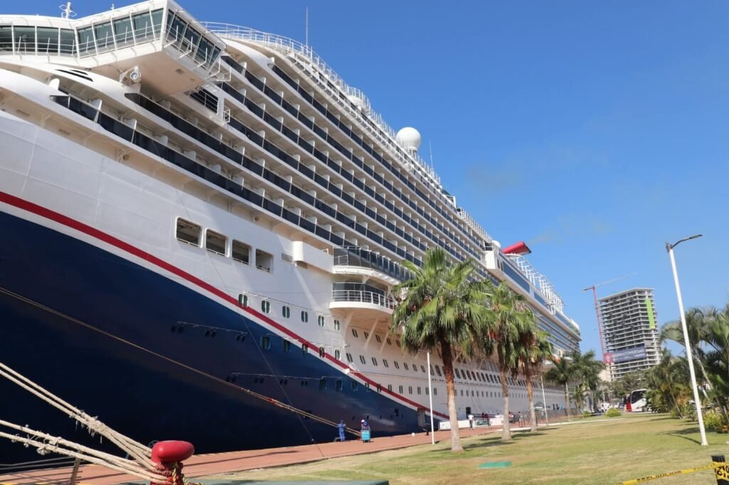Puerto Vallarta recibirá solo 3 cruceros en agosto 2 cruceros en puerto vallarta 2