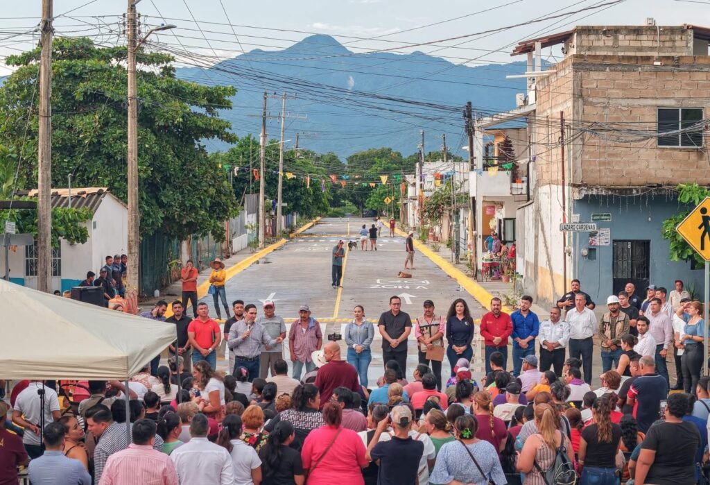 Héctor Santana inaugura la Calle 16 de Septiembre en Santa Rosa Tapachula 2 Inauguran calle 16 de septiembre Bahía de Banderas.