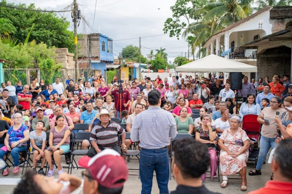 Héctor Santana inaugura la Calle 16 de Septiembre en Santa Rosa Tapachula 3 inauguran calle 16 de septiembre bahia de banderas 7