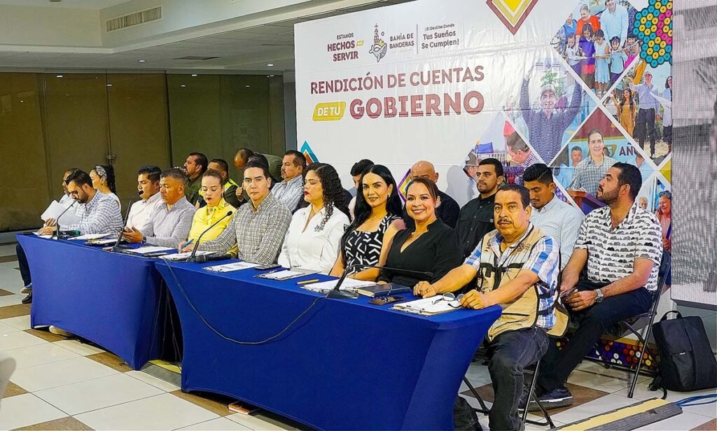Gobierno de Bahía de Banderas rinde cuentas con resultados reales 3 El gobierno de Bahía de Banderas informó avances en obras, salud, bienestar, seguridad y programas sociales.
