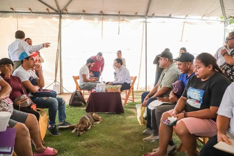 Héctor Santana anuncia obras clave en Sayulita durante audiencia ciudadana