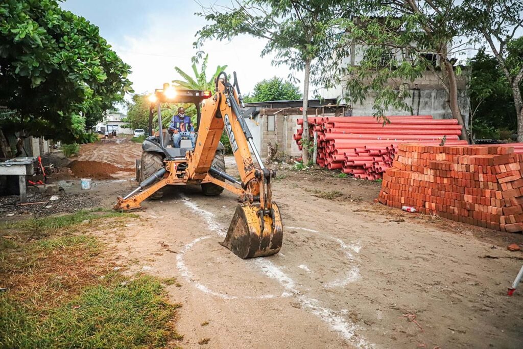 Héctor Santana inicia drenaje sanitario en Loma Bonita, Bahía de Banderas 3 Héctor Santana arranca drenaje en Loma Bonita, Bahía de Banderas.