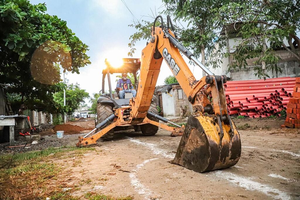 Héctor Santana inicia drenaje sanitario en Loma Bonita, Bahía de Banderas 2 Héctor Santana arranca drenaje en Loma Bonita, Bahía de Banderas.