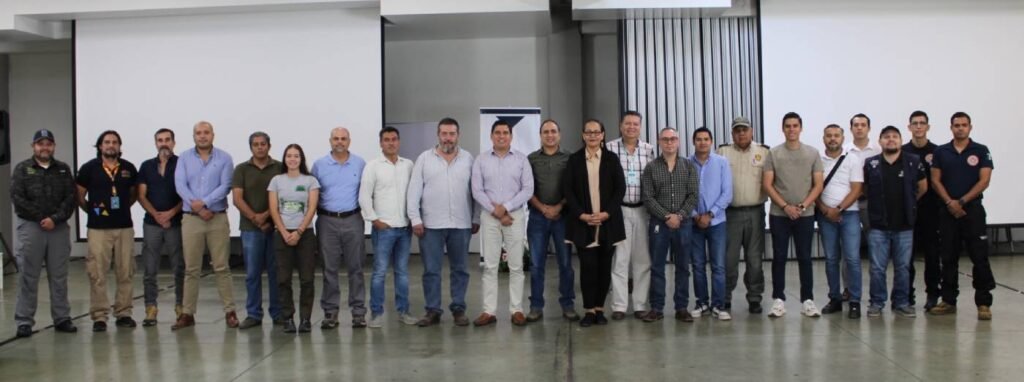 CUCosta impulsa acuerdos para la conservación y manejo responsable del cocodrilo 1 Mesa de trabajo sobre la interacción humano-cocodrilo en el CUCosta.