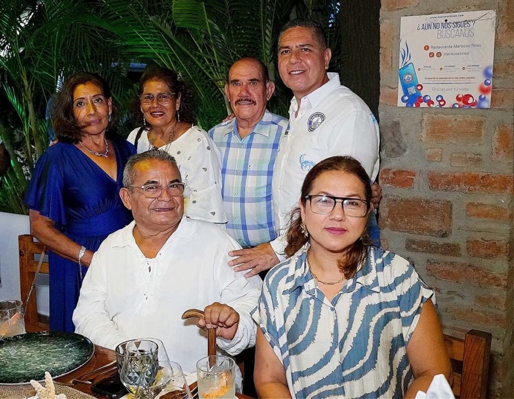 Mariscos Tino’s celebró con espléndida fiesta 35 años de tradición y sabor 4 mariscos tinos 35 aniversario 5