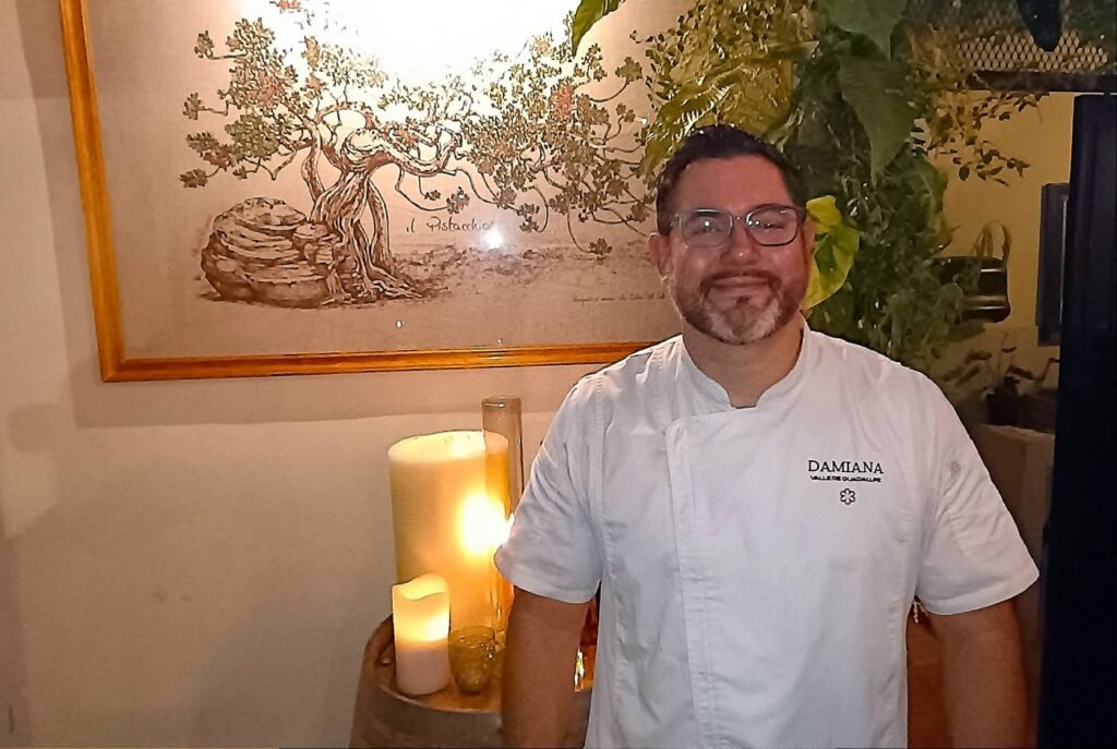 Chef Esteban Lluís del restaurante Damiana de Baja California.