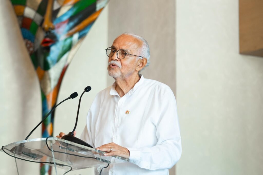 Dr Miguel Angel Navarro Quintero
