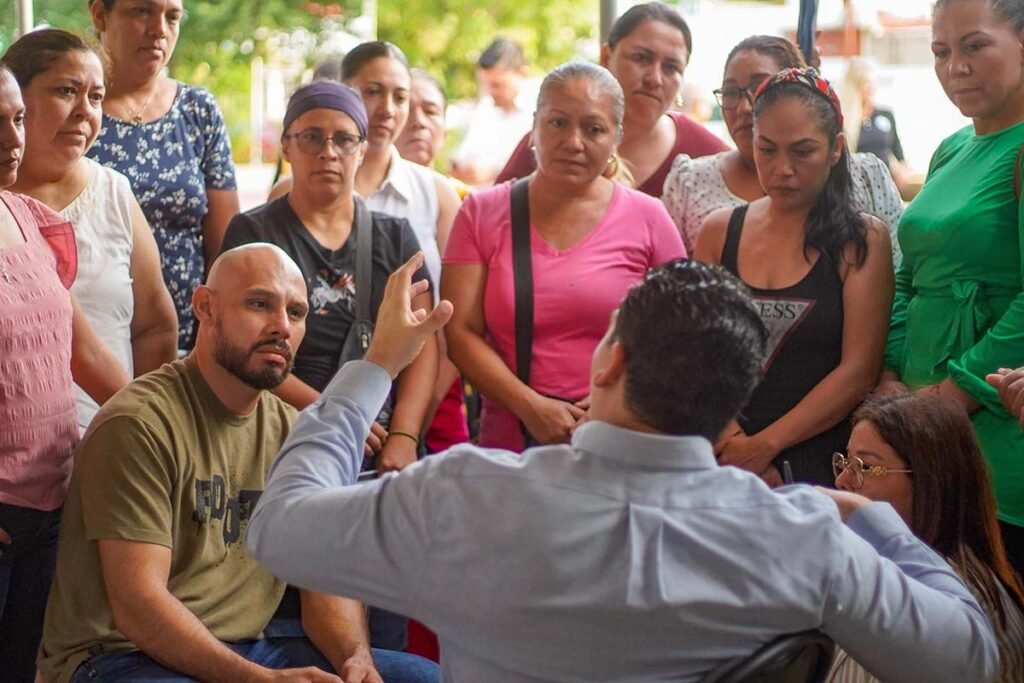 Héctor Santana encabeza Audiencia Ciudadana en Altavela, Bahía.