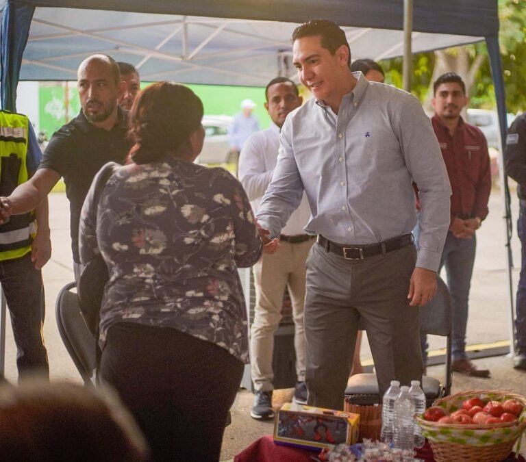 Héctor Santana encabeza Audiencia Ciudadana en Altavela, Bahía